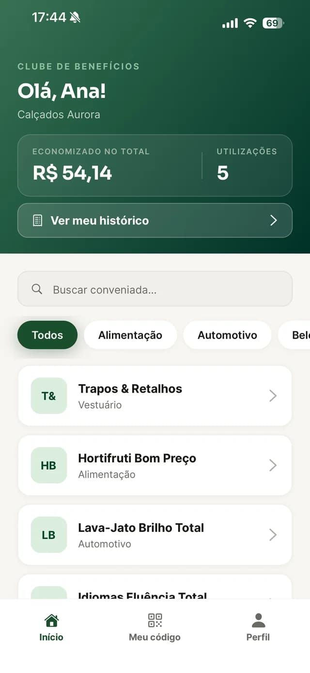 Tela inicial do app Sindinova com o total economizado, a busca e a lista de conveniadas por segmento